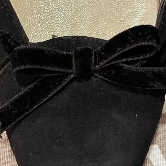 Saint Laurent Black Suede Heels with Bow - Picture 4 of 9